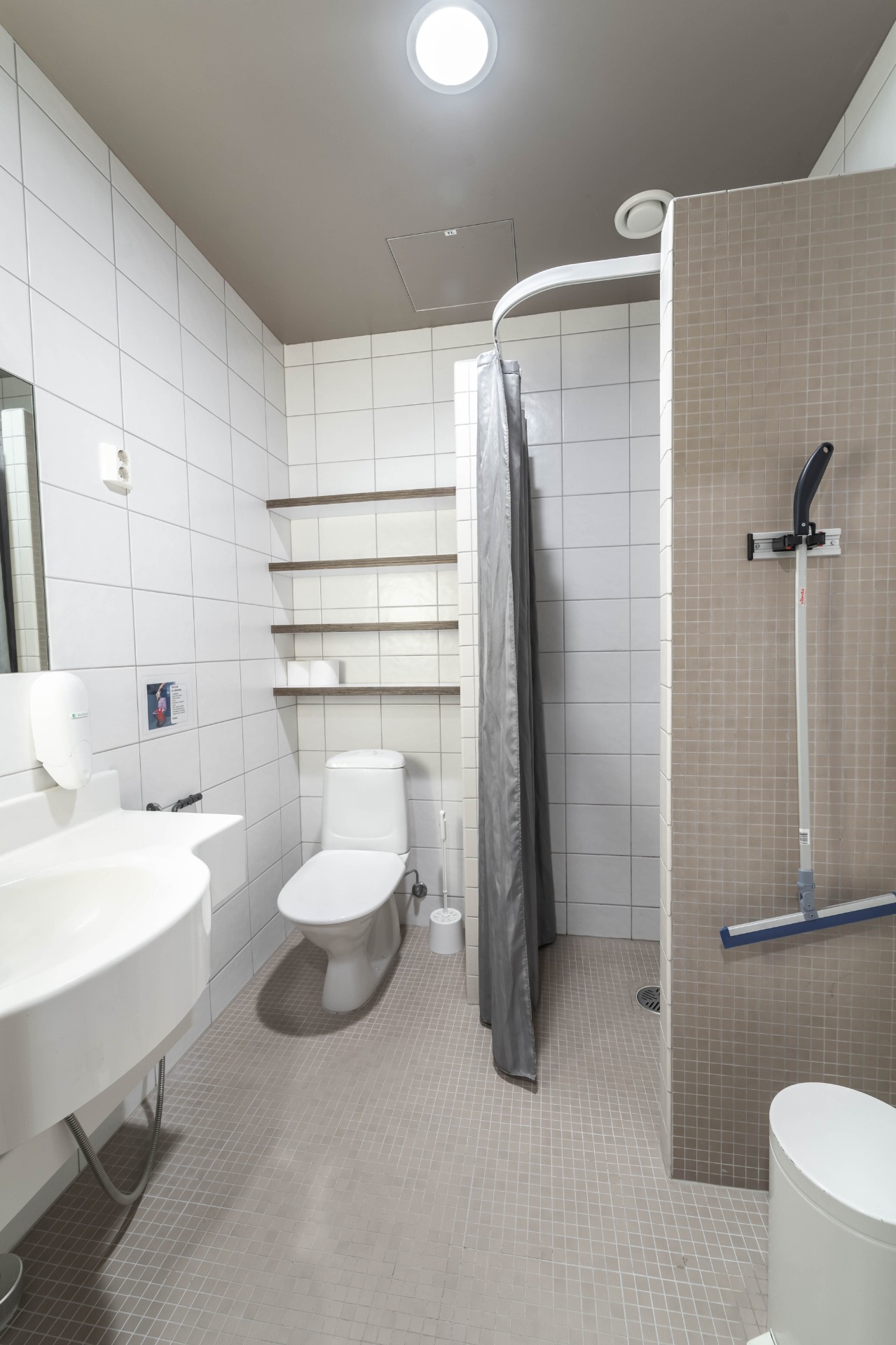 Susiniemi majoitushuoneen wc